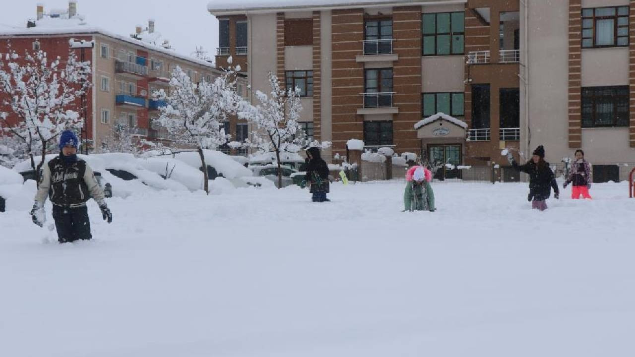 Erzincan’da eğitime kar engeli: Okullar 1 gün daha tatil