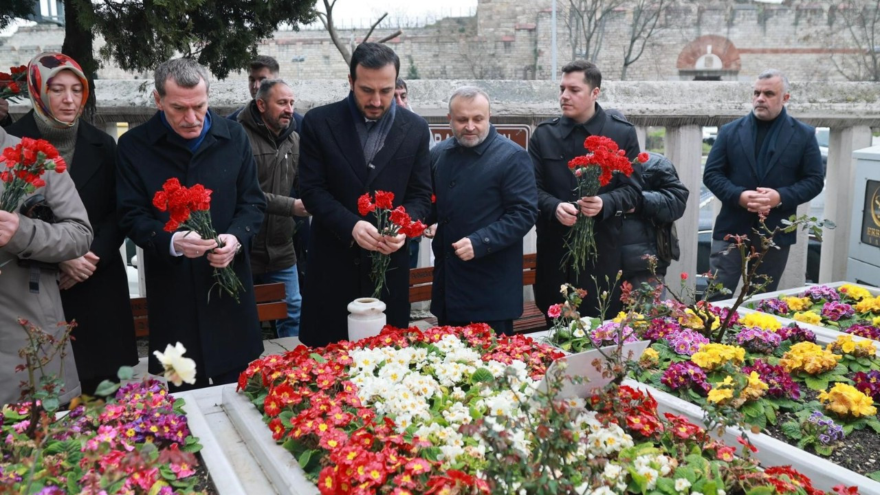 Eski Başbakan Necmettin Erbakan’ı kabri başında anıldı