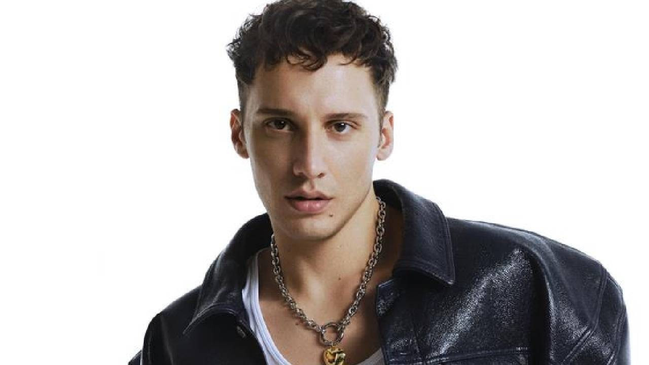 Ünlülere uyuşturucu soruşturması: Şarkıcı Edis havalimanında gözaltına alındı