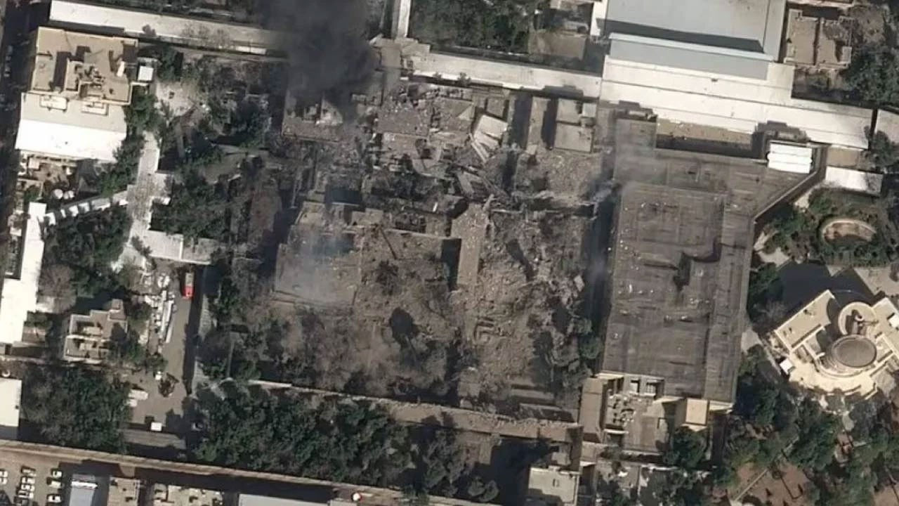 ABD, İran lideri Hamaney’in konutunun yıkıldığı uydu görüntülerini paylaştı