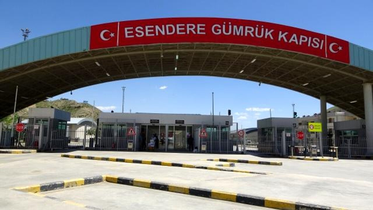 İran sınırındaki Esendere Sınır Kapısı'nda geçişlere kısıtlama getirildi