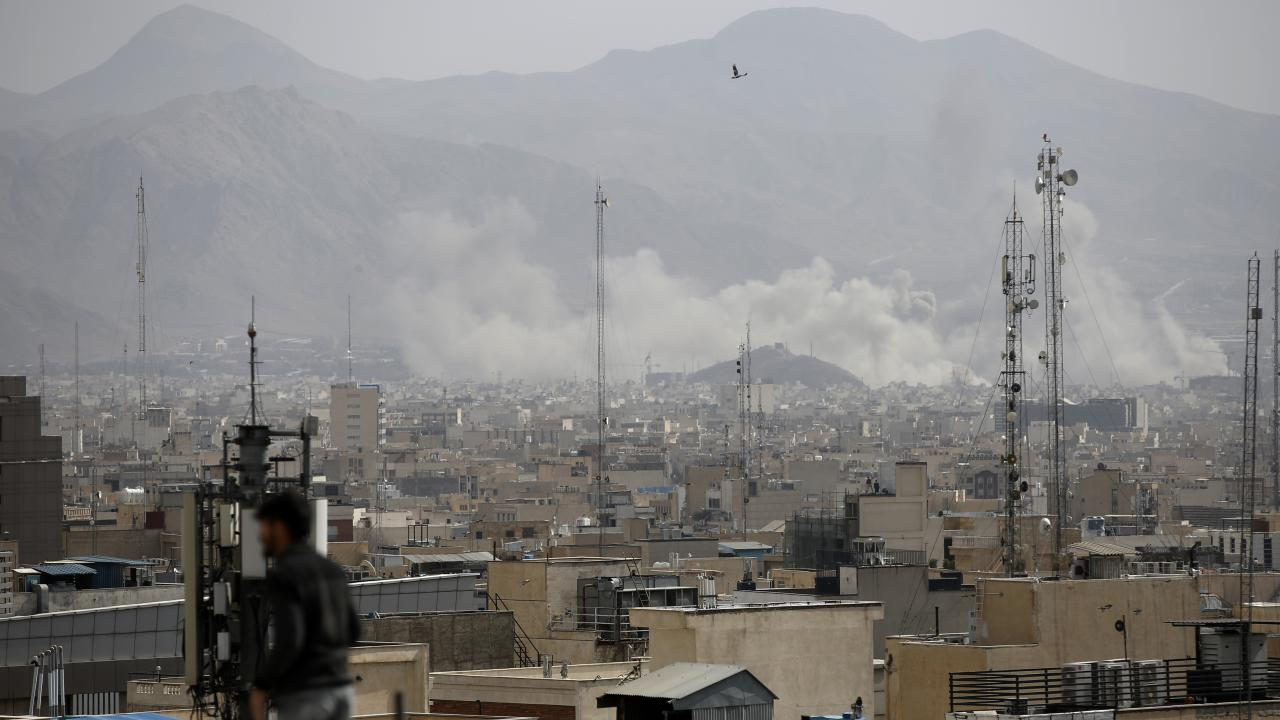 İran'da yaklaşık 300'ü çocuk bin 332 sivil hayatını kaybetti