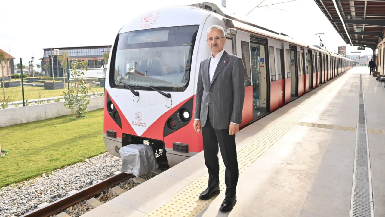 Bakan Uraloğlu açıkladı: Beş büyükşehirde kent içi raylı sistemlerde kapasite artırılıyor