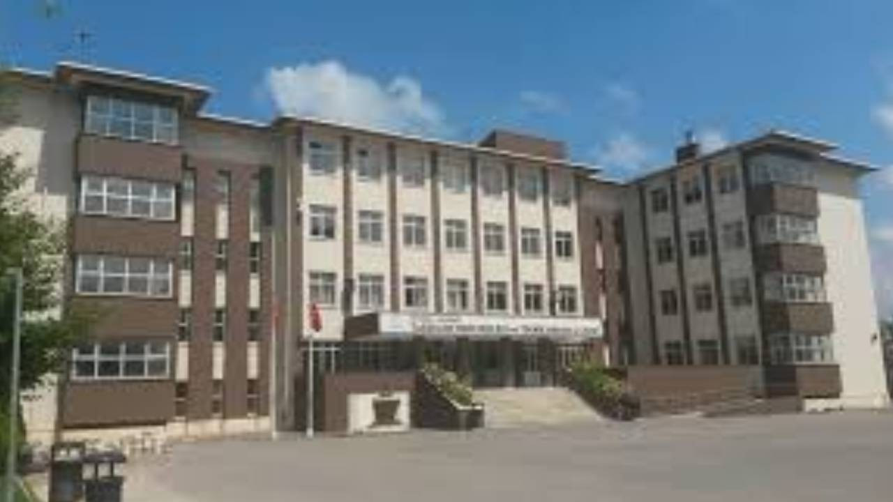 Çekmeköy'de okulda dehşet: 2 öğretmeniyle bir öğrenciyi bıçakla yaralayan öğrenci gözaltında