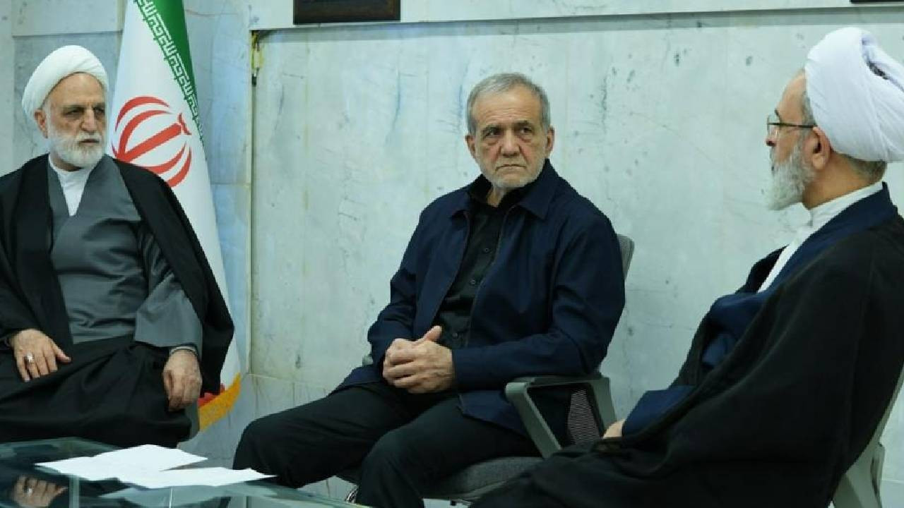 İran’da göreve başlayan Geçici Liderlik Konseyi’nden ilk fotoğraf yayımlandı