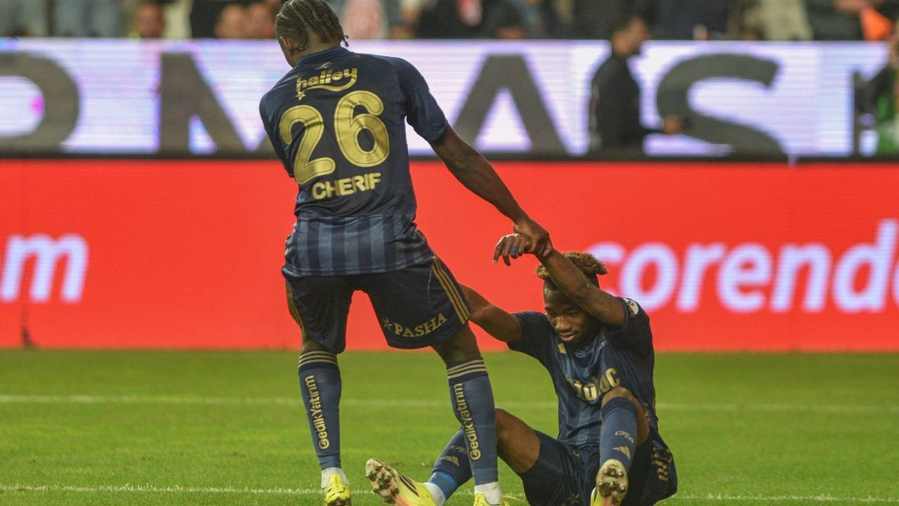 Ligde son 2 maçta berabere kalan Fenerbahçe, zirvenin 4 puan uzağında kaldı