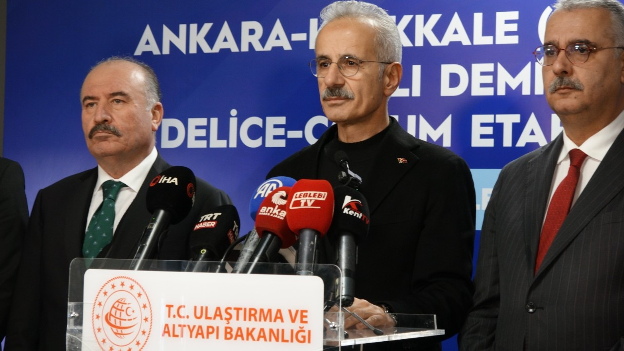 Bakan Uraloğlu: Süper hızlı trenle Ankara-İstanbul arası 80 dakikaya düşüyor