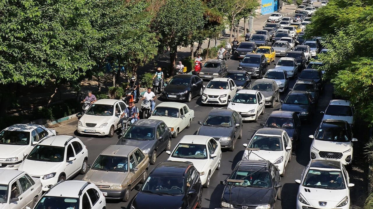 Saldırıların bilançosu ağır oldu: Tahran’dan iki günde 100 bin kişi ayrıldı