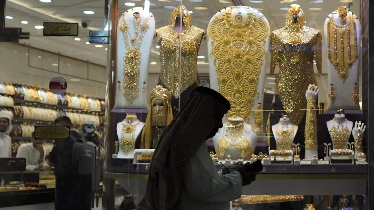 Dubai’de altın stoğu birikti: Tüccarlar zararına satışa yöneldi