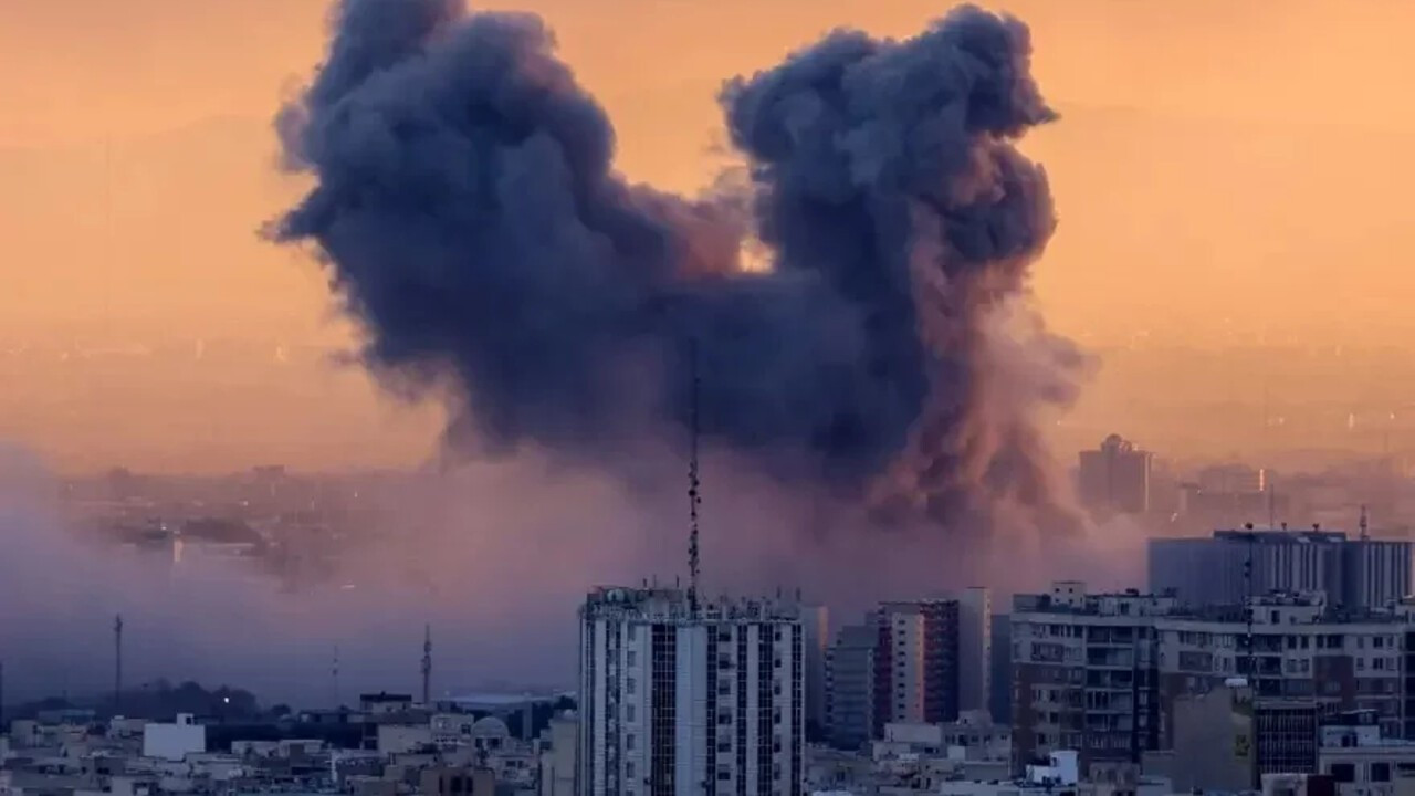 Tahran’da petrol depolarına saldırı sonrası hava karardı