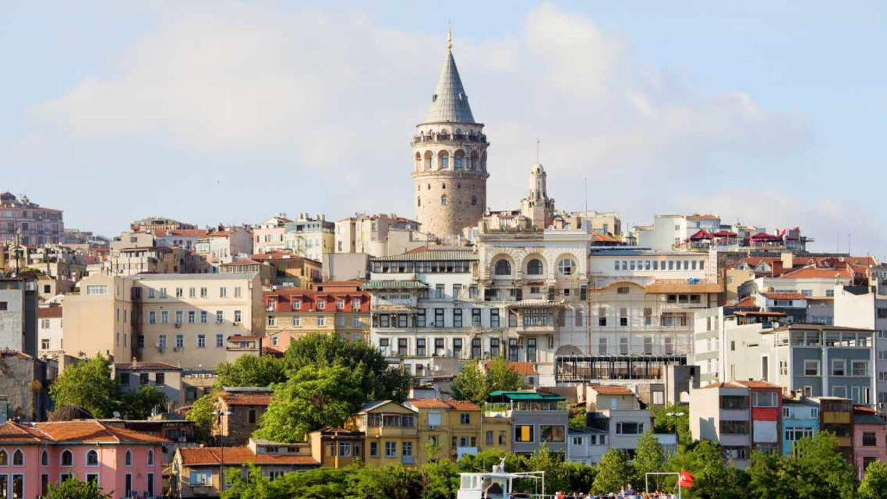 Beyoğlu’ndaki 11 tarihi ev ve dükkan özelleştirilecek