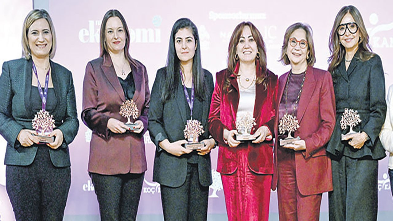 Türkiye'nin Lider Kadınları ödüllerini aldı