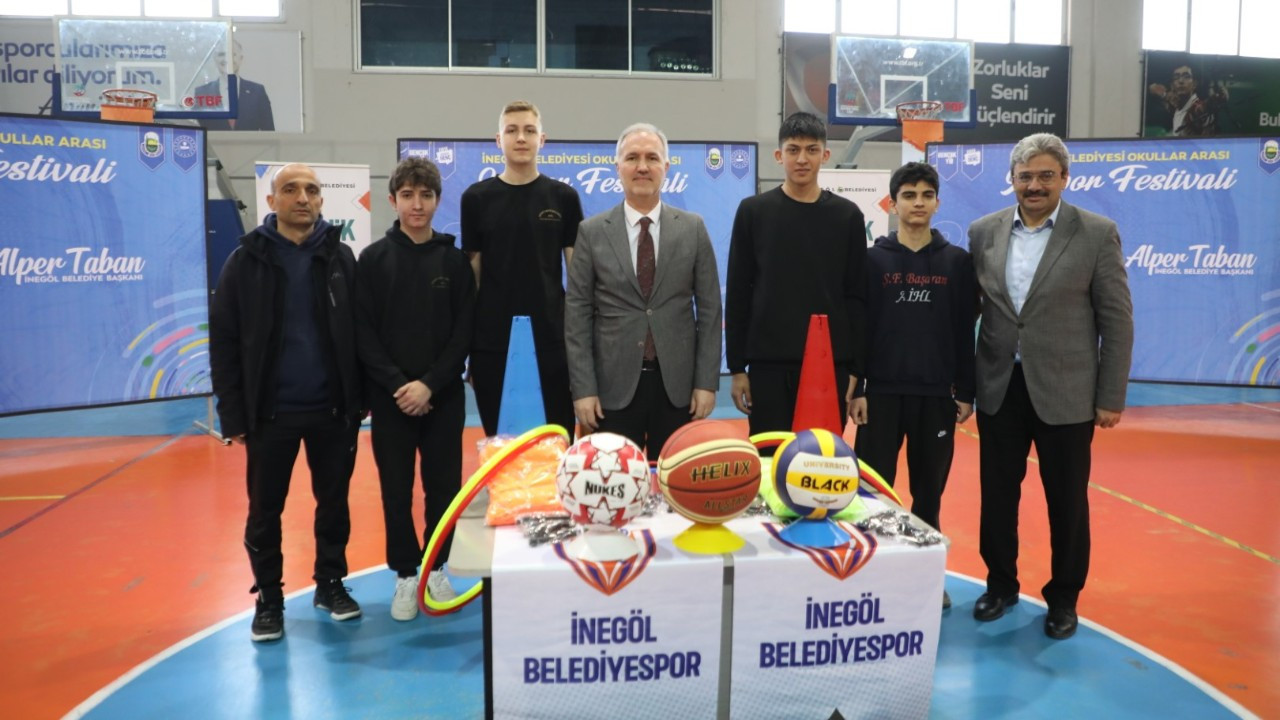 İnegöl Belediyesi’nden okullara spor malzemesi desteği