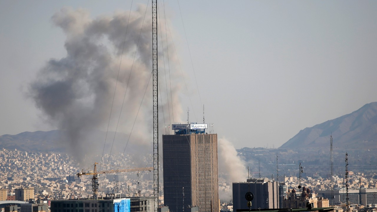 İsrail'den Tahran'a yeni saldırı dalgası: Şiddetli patlamalar yaşanıyor