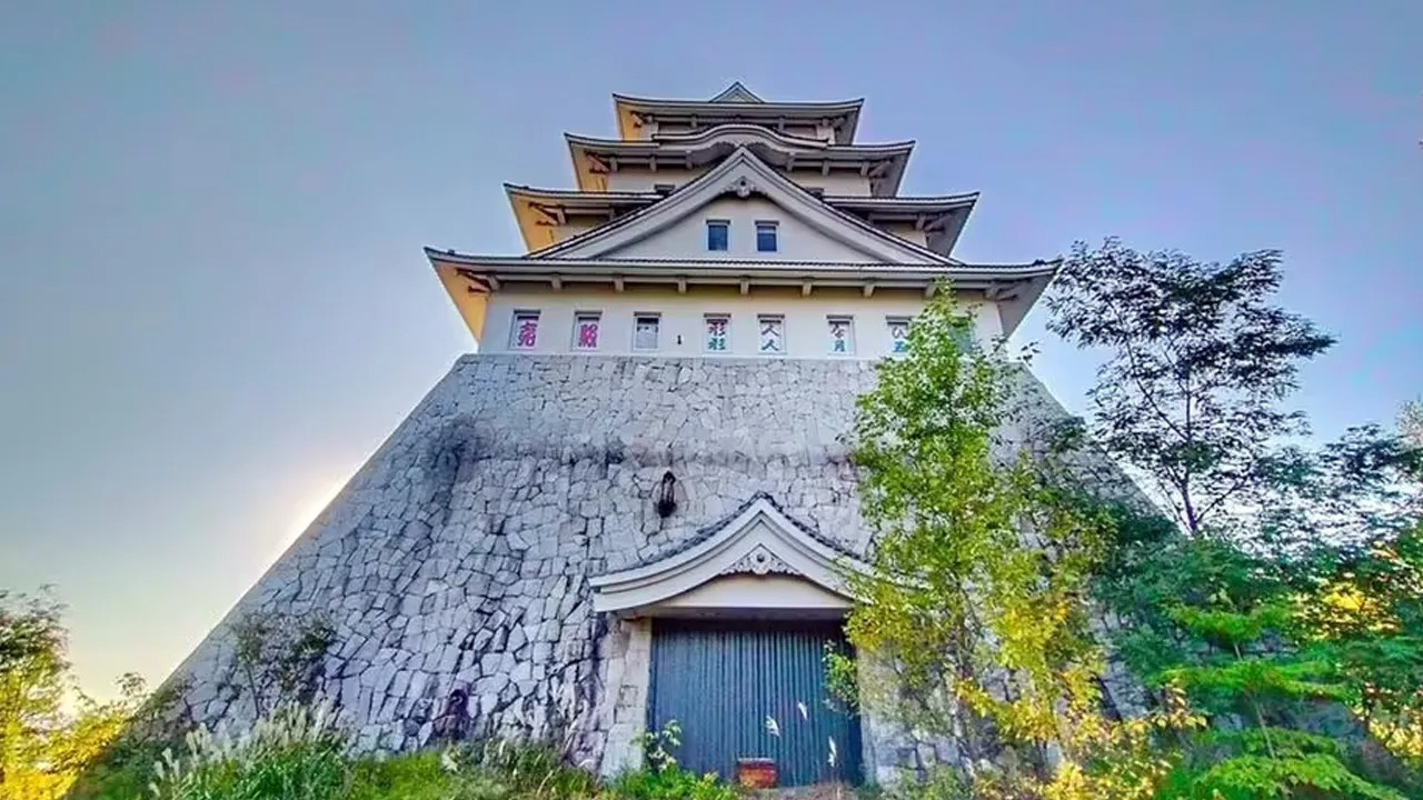 Japonya’da 6 katlı kale satışta: Fiyatı İstanbul’da 1+1 daireyle yarışıyor