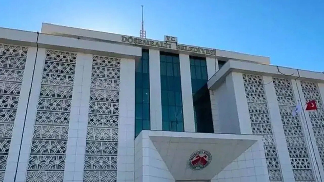 Döşemealtı Belediyesi'ne operasyon | Gözaltına alınan 19 kişi adliyeye sevk edildi