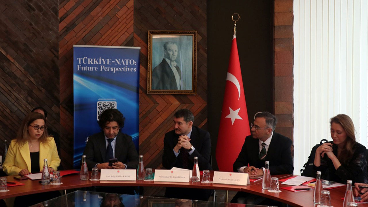 Paris'te Türkiye ve NATO ilişkilerini konu alan yuvarlak masa toplantısı düzenlendi