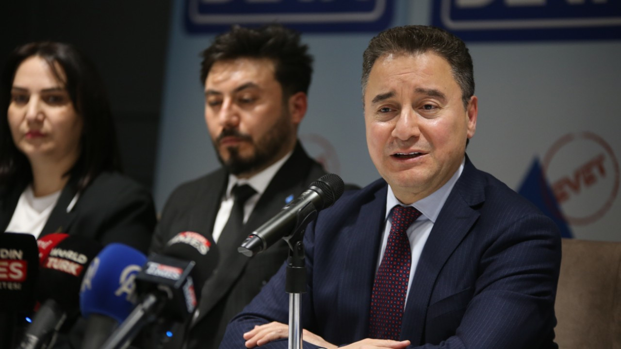 Babacan: Hükümet yoğun diplomasi çabasından asla vazgeçmemeli