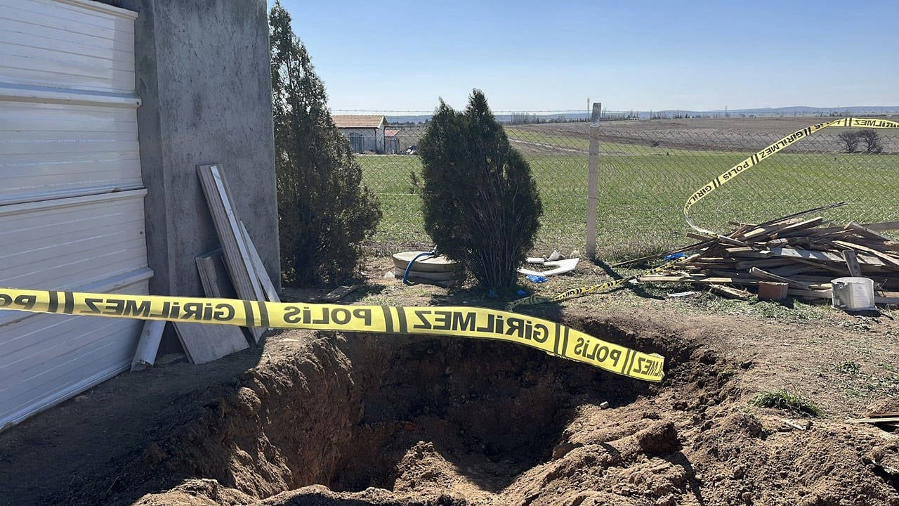 Kayıp olarak aranan 13 yaşındaki kız çocuğunun cansız bedeni toprağa gömülü halde bulundu