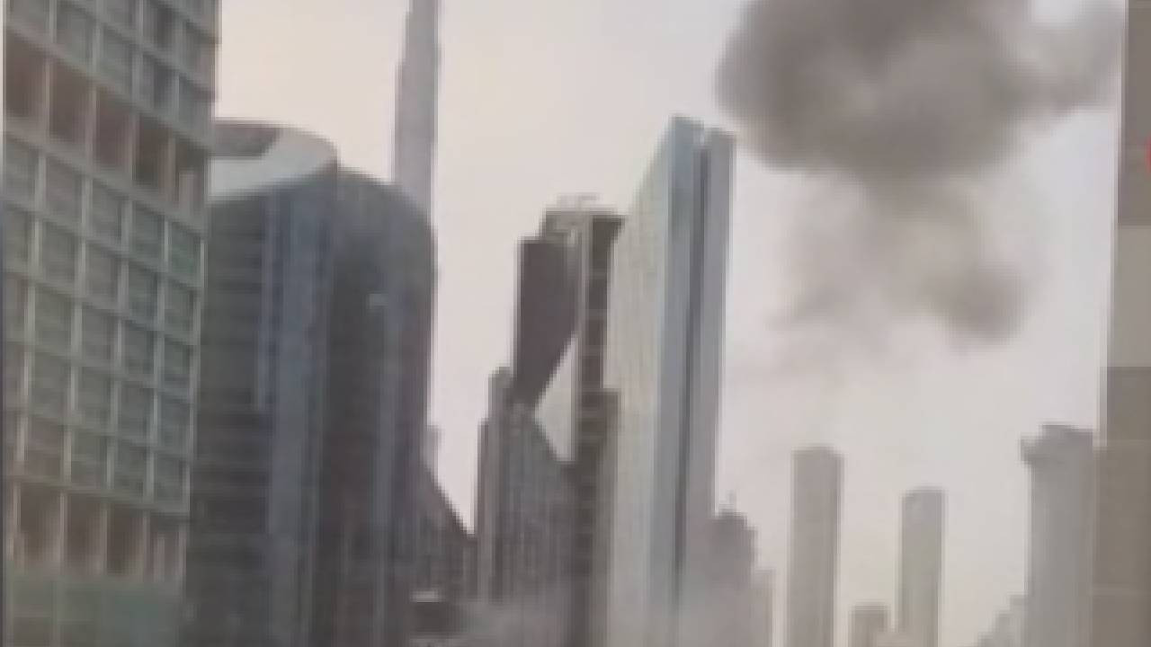 Dubai'de hava saldırısı engellendi, enkaz parçaları gökdelene düştü (Video)