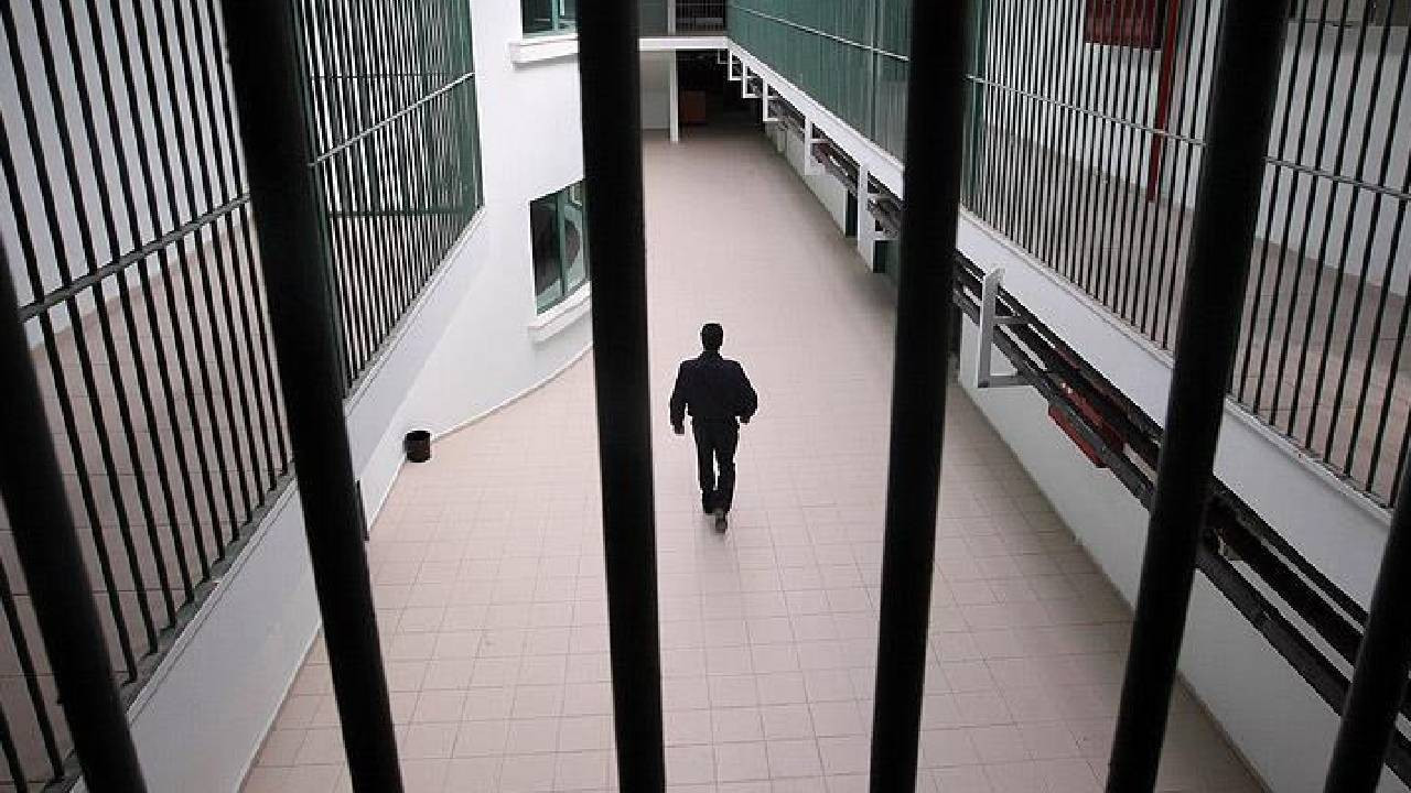 Hükümlü ve tutuklulara Ramazan Bayramı'nda açık görüş izni verilecek