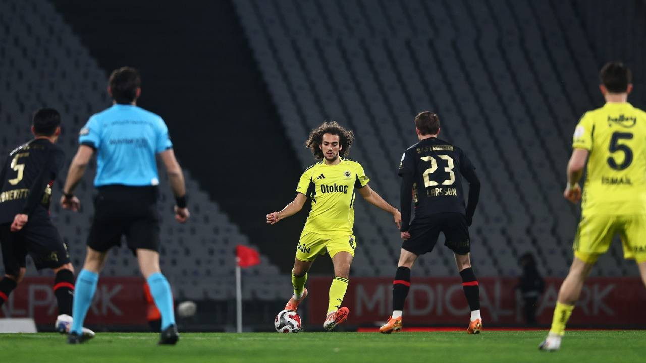 Namağlup serisi sona eren Fenerbahçe, şampiyonluk yarışında yara aldı