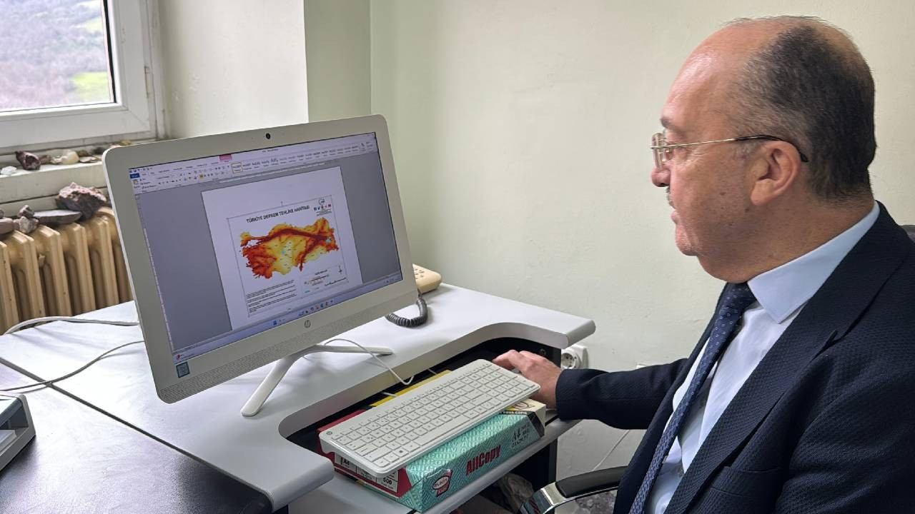 Füzeler depremi tetikler mi? Profesör yanıt verdi