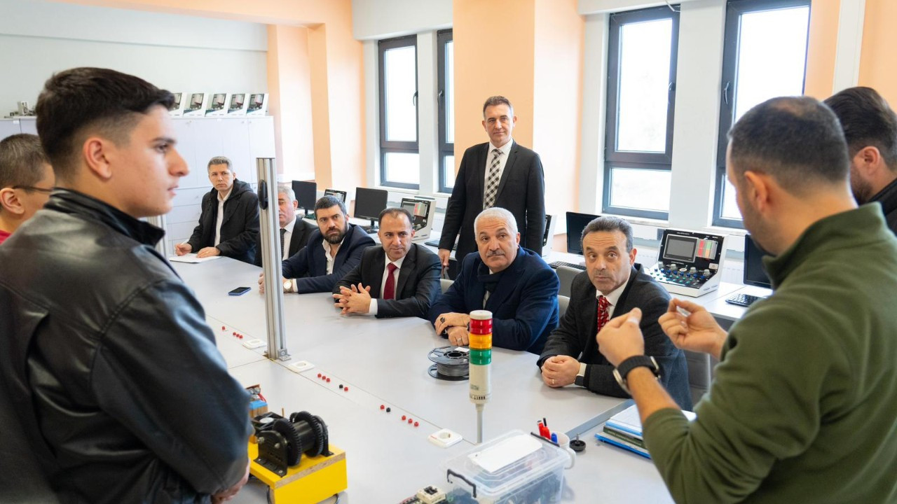 GTO, 2 milyon 723 bin TL destek sağlanan meslek liselerindeki projeleri yerinde inceledi