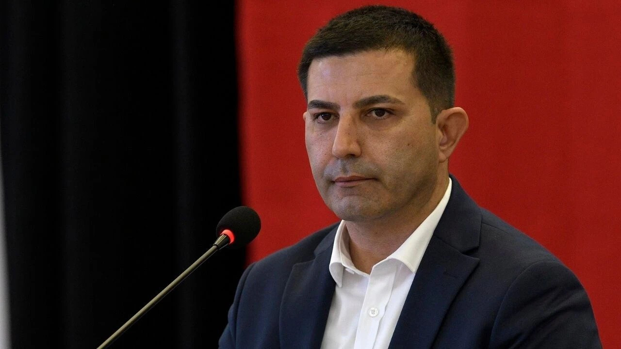 Tutuklanan Kuşadası Belediyesi Ömer Günel görevden alındı