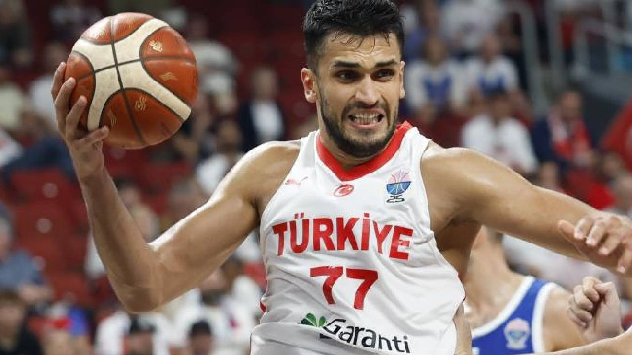 Milli basketbolcu Ömer Faruk Yurtseven'den NBA ekibine 10 günlük imza