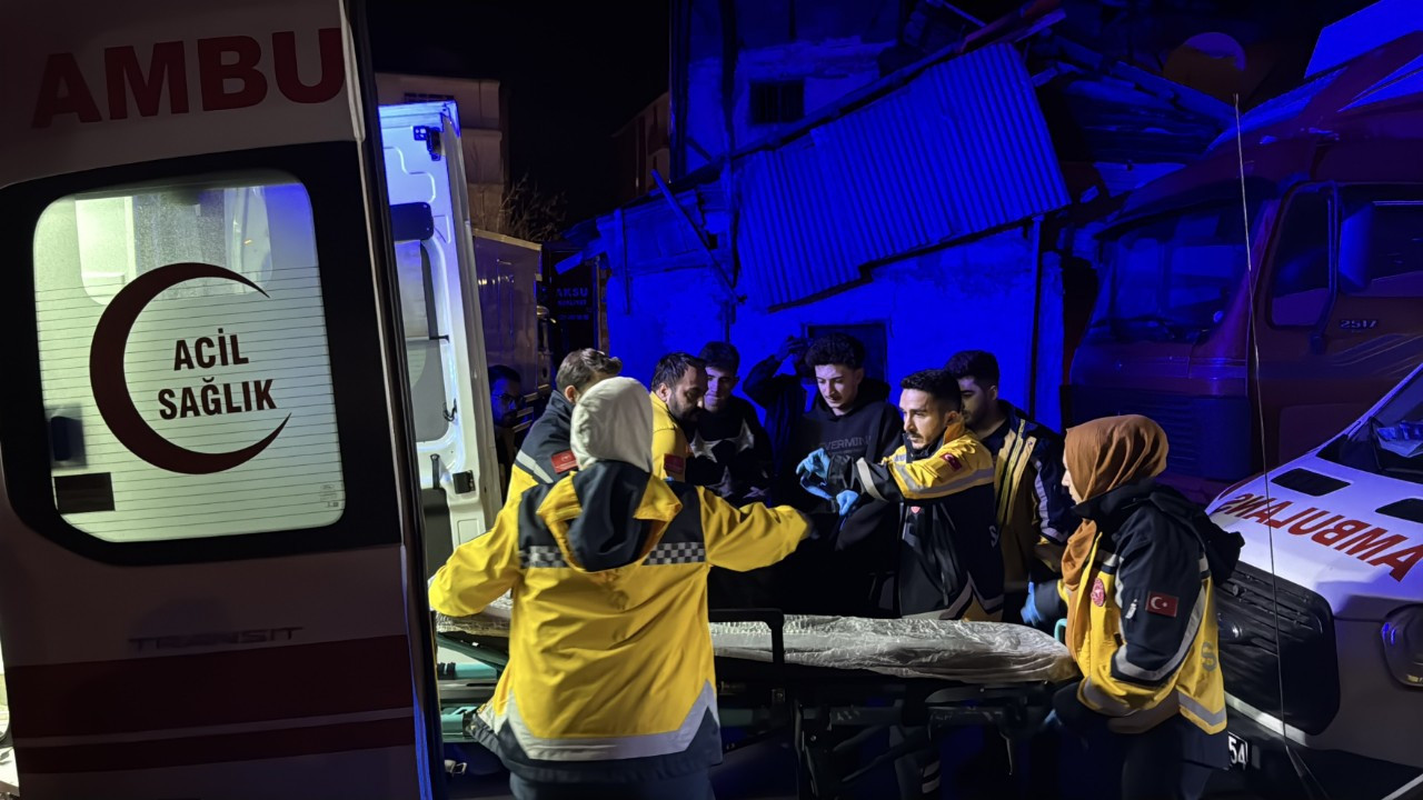 Sivas’ta feci olay: 15 yaşındaki çocuk babasını ve ağabeyini öldürdü