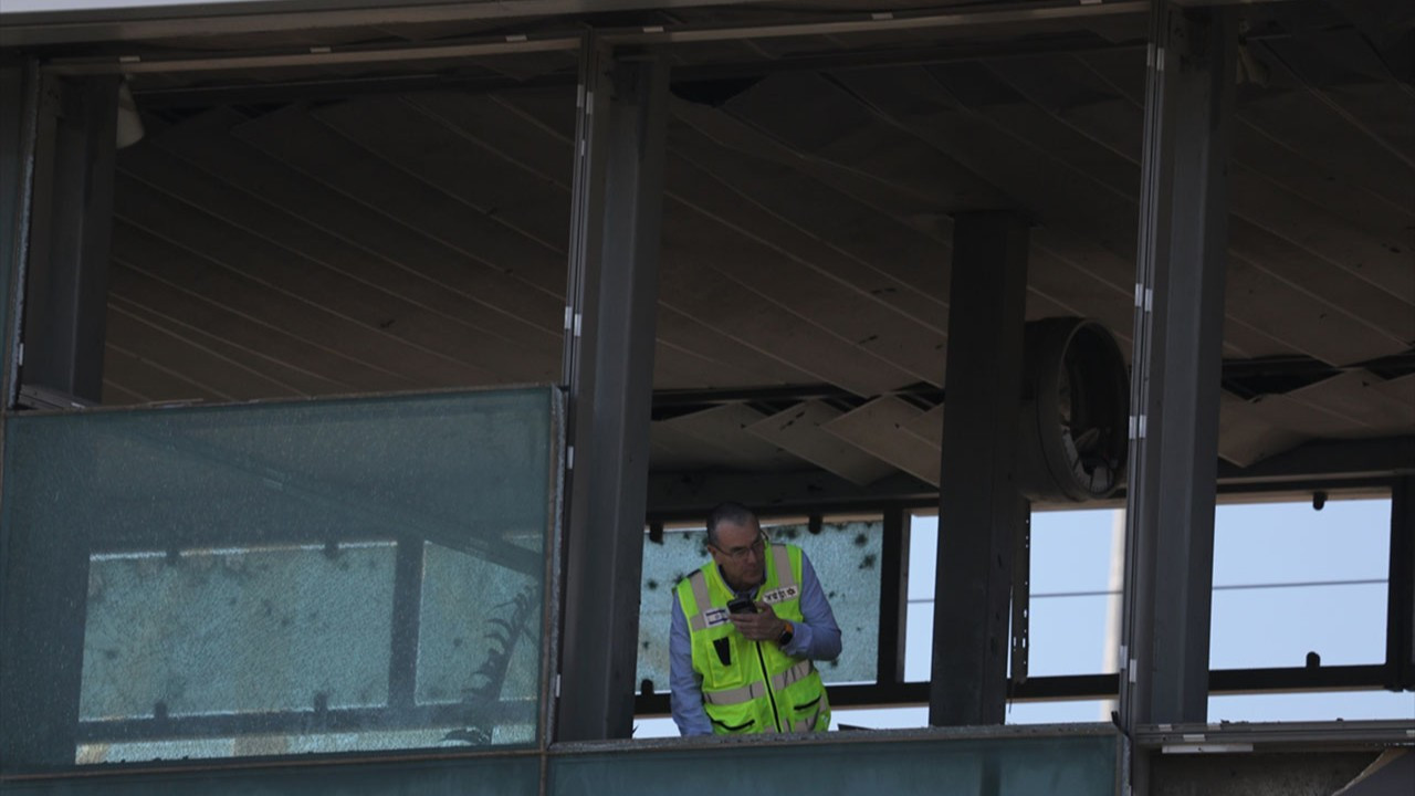 İran'dan atılan füzeler İsrail'in Holon kentini isabet etti