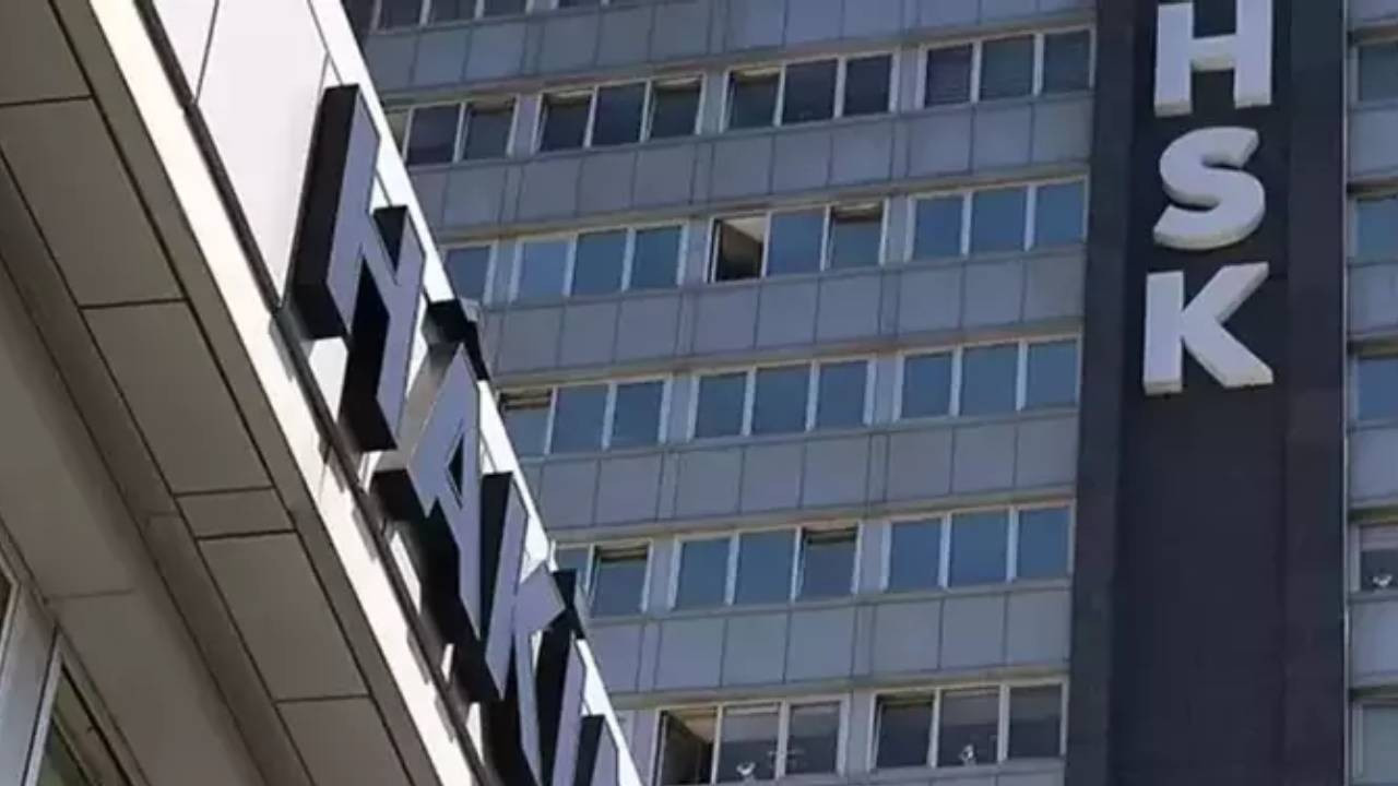 HSK Kararnamesiyle 12 hakim ve savcının görev yeri değişti