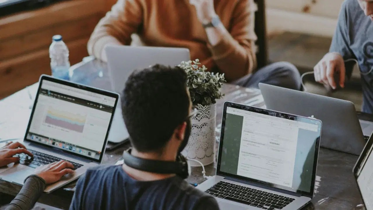 IEA'dan acil eylem planı: Evden çalışma ve tek-çift plaka çağrısı