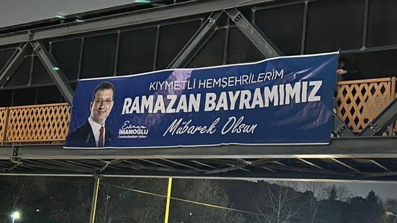 İmamoğlu'nun bayram afişleri KGM tarafından kaldırıldı