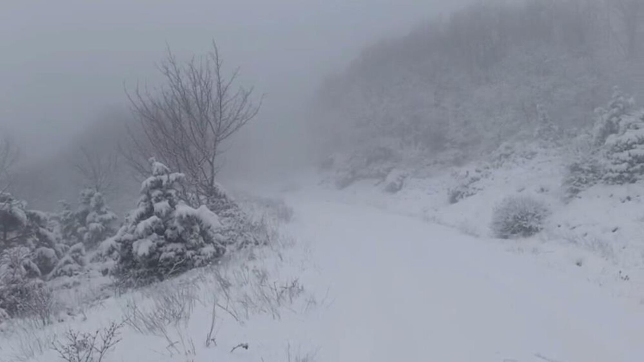 Tekirdağ’ın yüksek kesimlerine kar yağdı