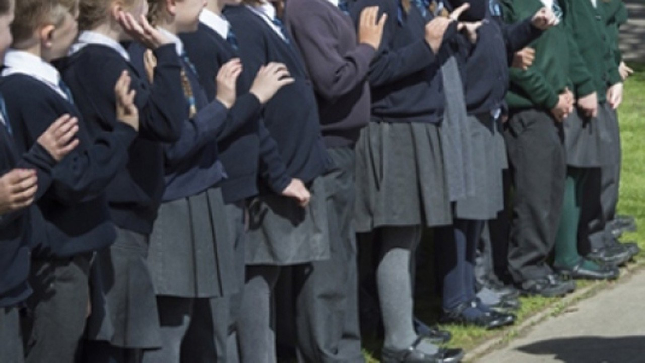 İngiltere’de ikinci el okul üniforması sistemi başlatıldı