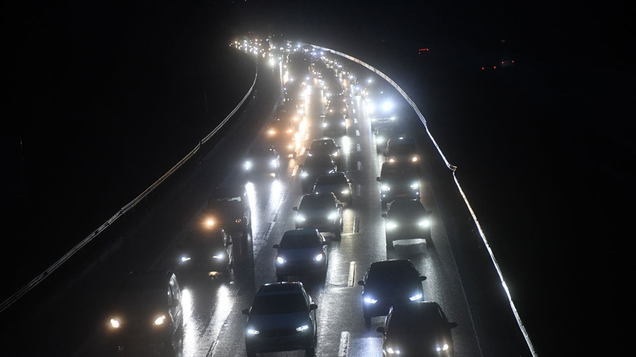 Yollarda bayram tatilinden dönüş trafiği başladı
