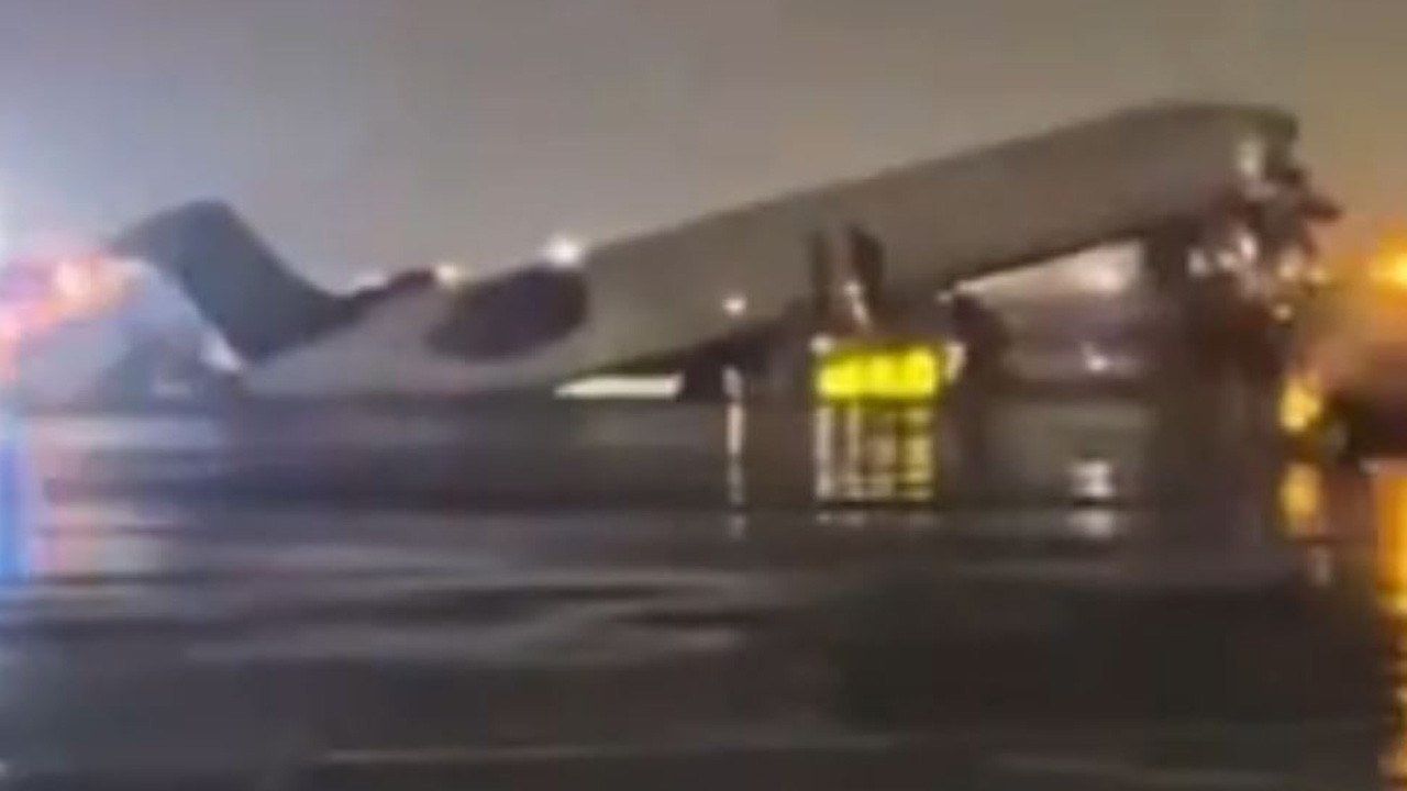 Air Canada Express'e ait jet, hizmet aracıyla çarpıştı: 2 ölü