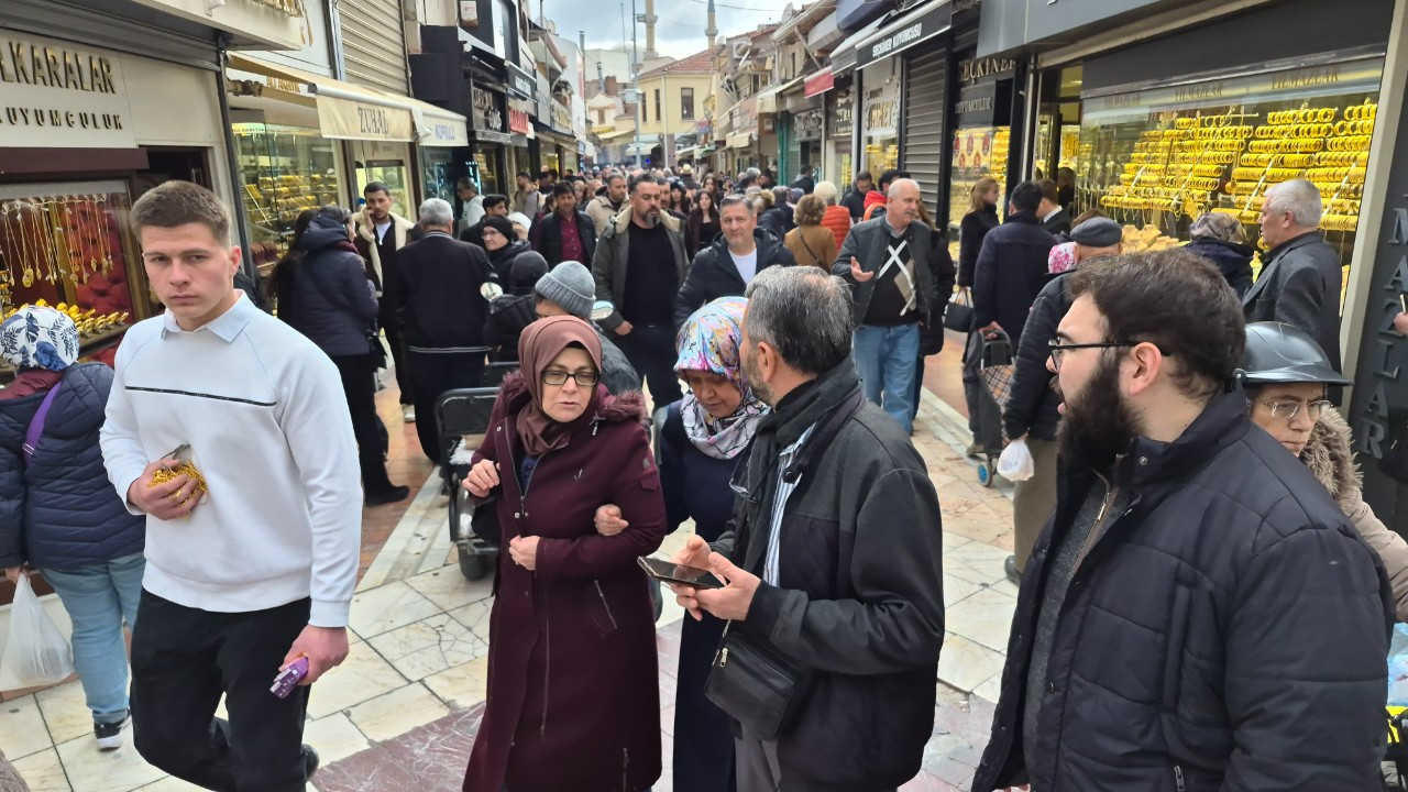 Altın fiyatları sert geriledi, vatandaşlar kuyumculara akın etti