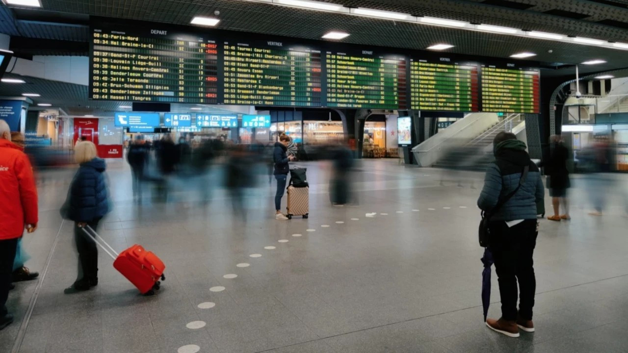 Brüksel Güney Midi Tren İstasyonu’nda "şüpheli paket" alarmı: 300 sefer iptal etti
