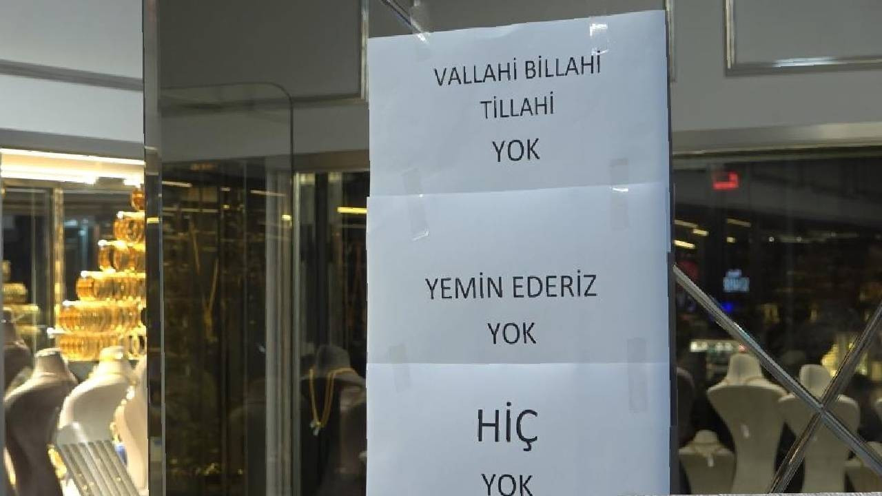 'Vallahi billahi yok' yazısı da kuyumcuda izdihamı durduramadı: 'Bir gram da mı yok?'