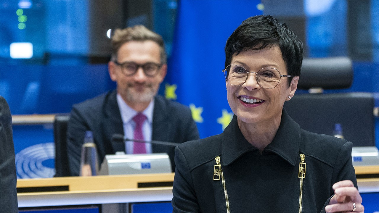 AB Komisyonu Üyesi Kos: Karadağ'ın AB üyeliğine en yakın ülke