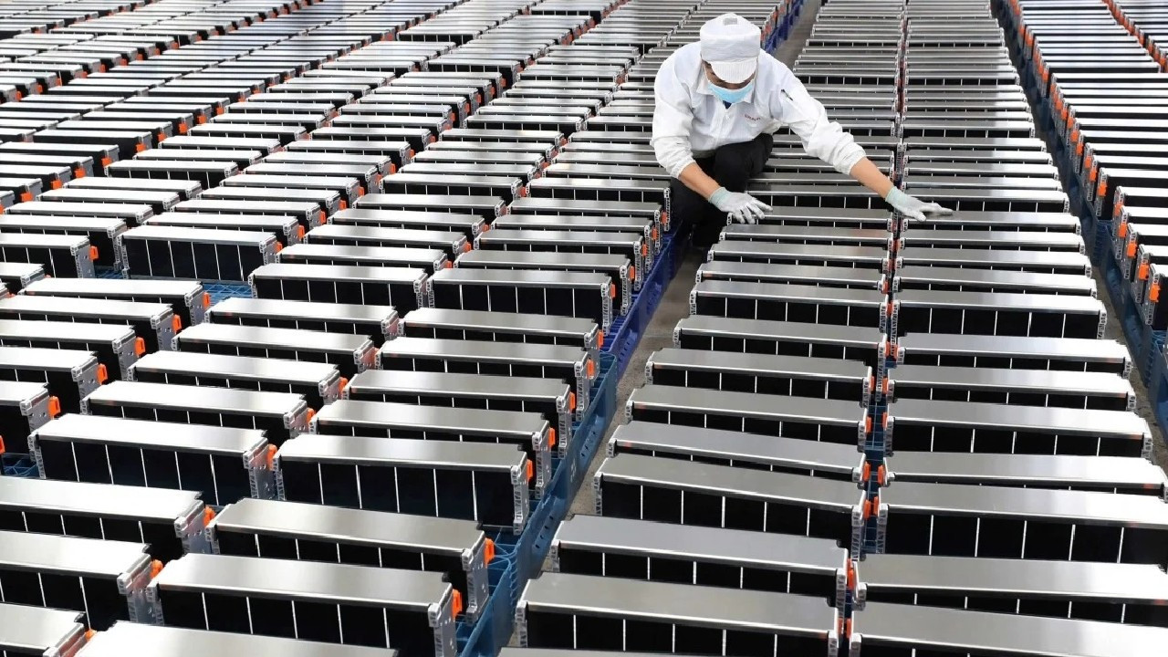 Çin’den dev batarya hamlesi: Elektrikli araçlarda menzil iki katına çıkabilir