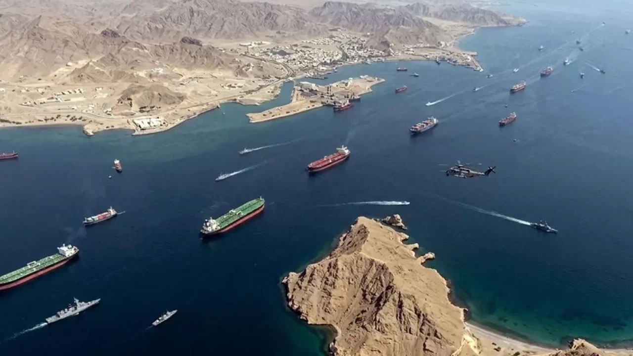 Hindistan'a ait 2 LPG tankerinin Hürmüz Boğazı'nı geçtiği bildirildi