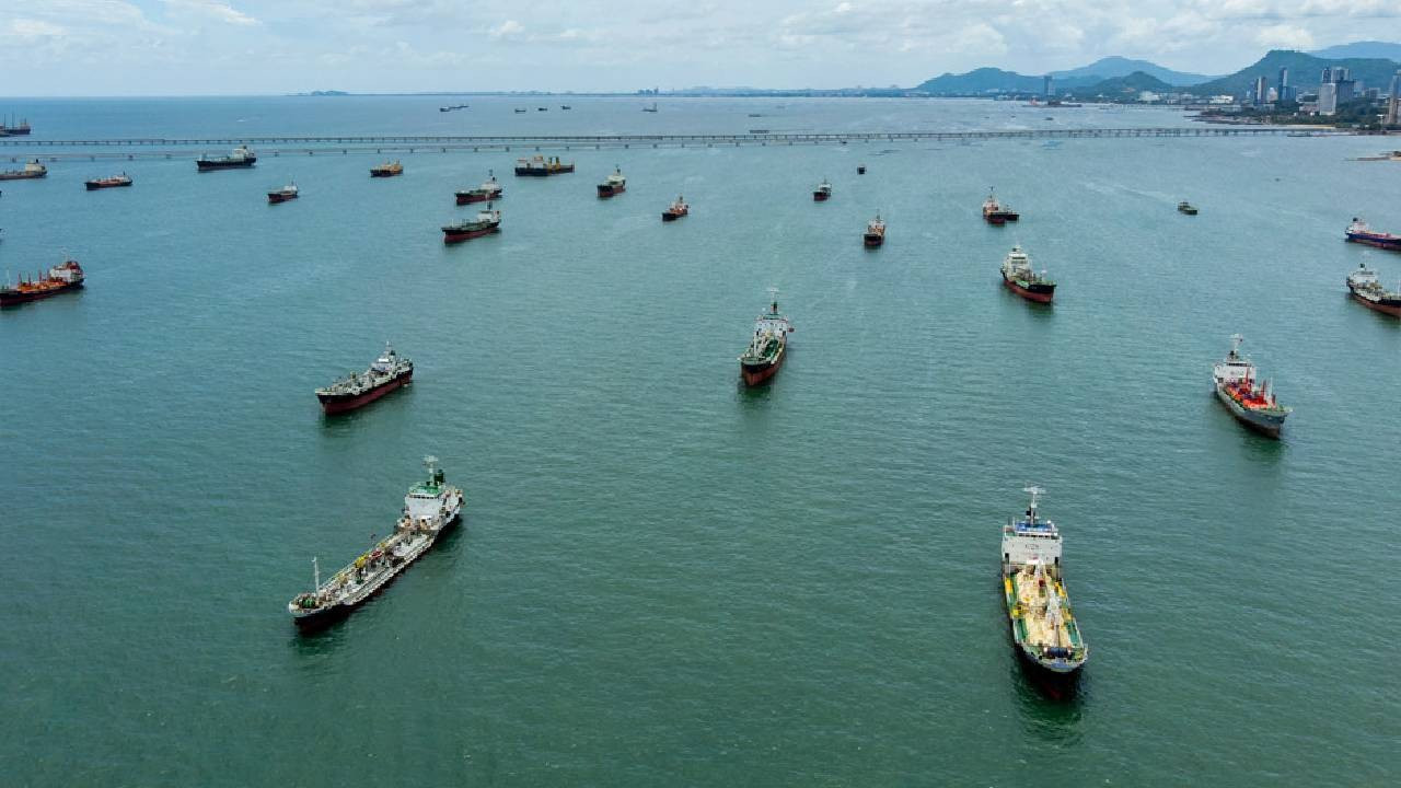 Hindistan'a ait LPG tankerleri Hürmüz Boğazı'ndan geçti