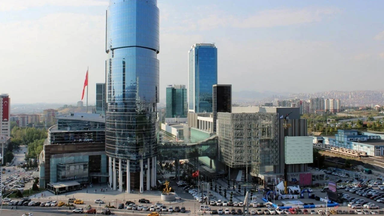 Ankara'da bir AVM'ye 18 yaş altına "ebeveynsiz giriş" yasağı geliyor