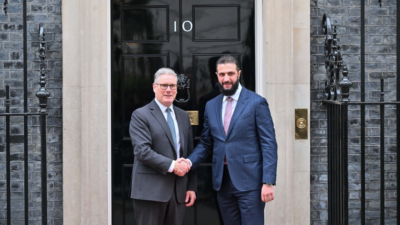 Suriye Cumhurbaşkanı Şara, İngiltere Başbakanı Starmer'la ikili ve bölgesel gelişmeleri ele aldı