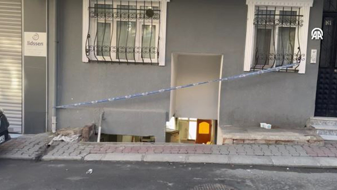 Sarıyer'de bir sokakta toprak kaydı, 6 bina boşaltıldı