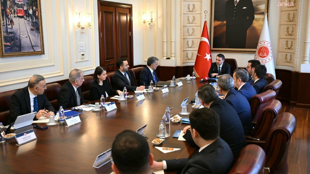 Bakan Gürlek, Türk Telekom CEO'su Şahin ile görüştü